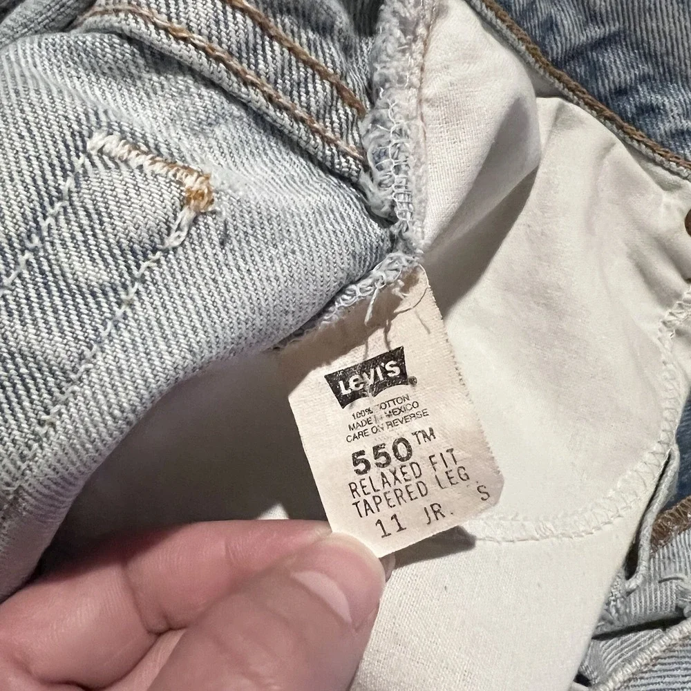 Vintage Women's Levi's 550 relaxed cutoff denim shorts size 11 jr. - Mexico